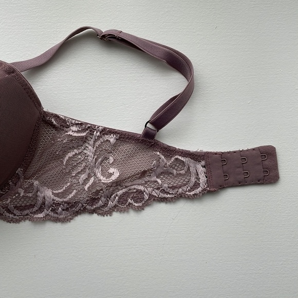 Natori feathers bra. 32B. - Picture 2 of 5
